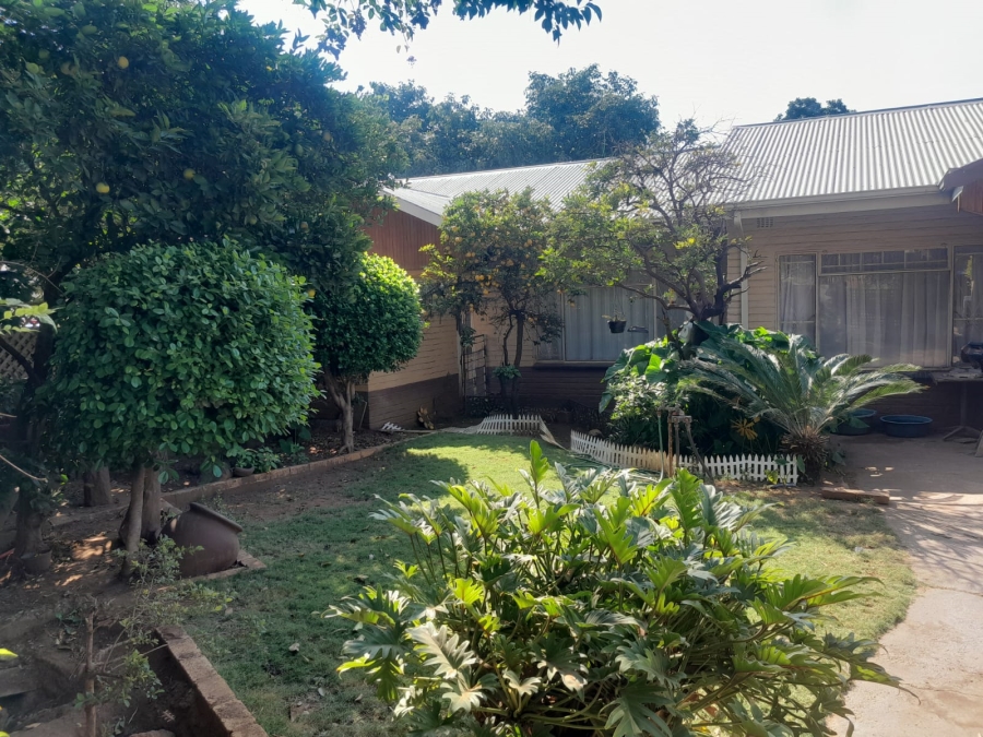 4 Bedroom Property for Sale in Oos Einde North West